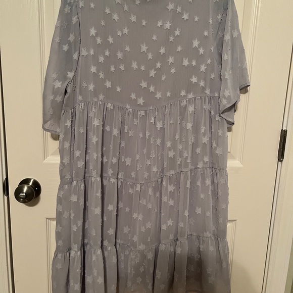 V- neck star studded lilac flowy dress - Picture 6 of 6